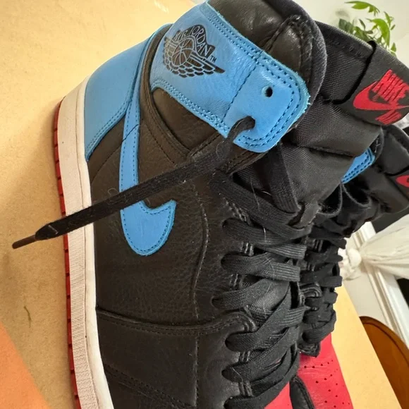 Nike Air Men's Black, Red, and Blue Sneakers - Picture 3 of 16